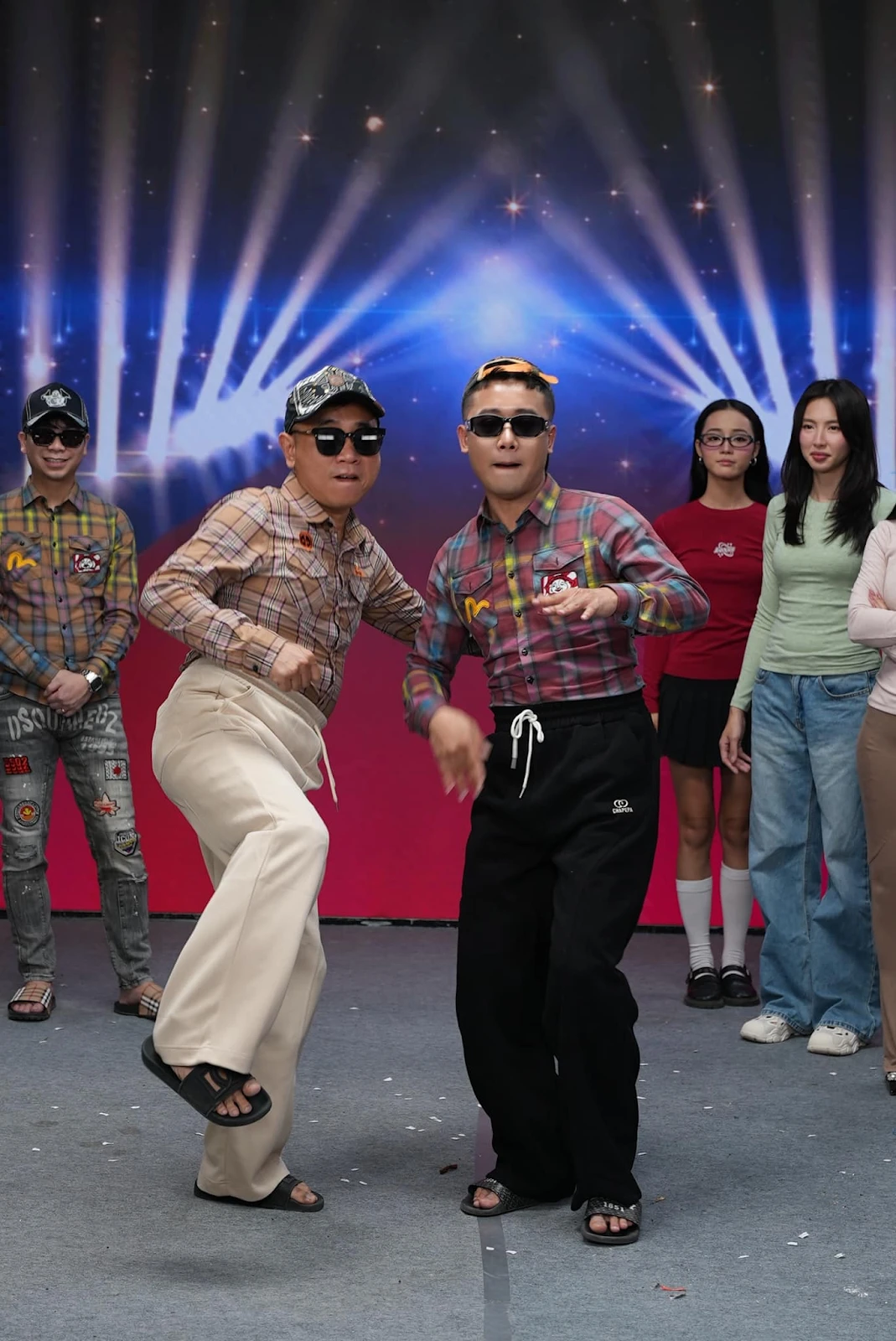 Decoding the Street boy style that makes Quang Linh - HIEUTHUHAI defy image - Photo 1