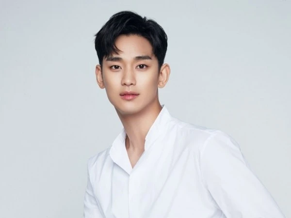 Kim Soo Huyn bắt cá mới, ăn đứt Kim Ji Won, chủ động làm điều này? - Hình 1