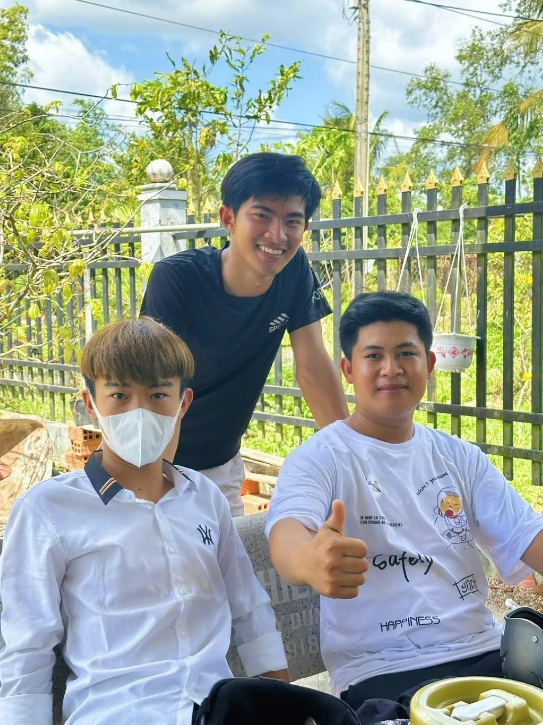 Le Tuan Khang stops avoiding fans, welcomes them at the door, reveals reason for disappearance after becoming famous - Photo 3