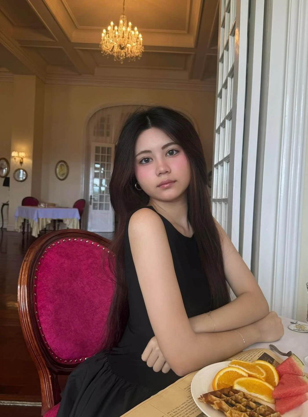 Cinderella was threatened by Truong Ngoc Anhs daughter to usurp her throne. Who is better in every aspect? - Photo 4