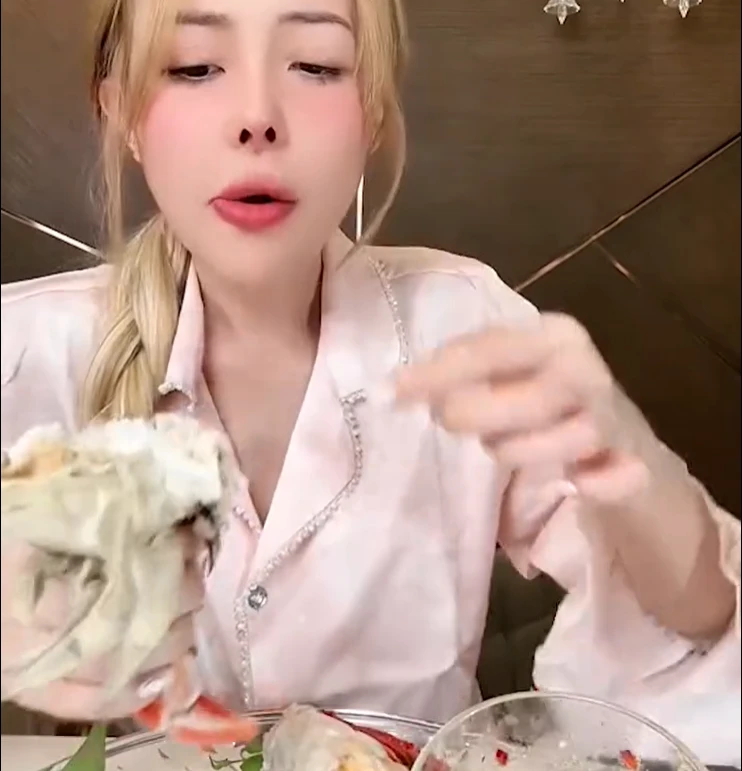 Ngân 98 bất ngờ cầu cứu CĐM, mũi nghi lộ biến chứng, tiền tỷ khó cứu? - Hình 3