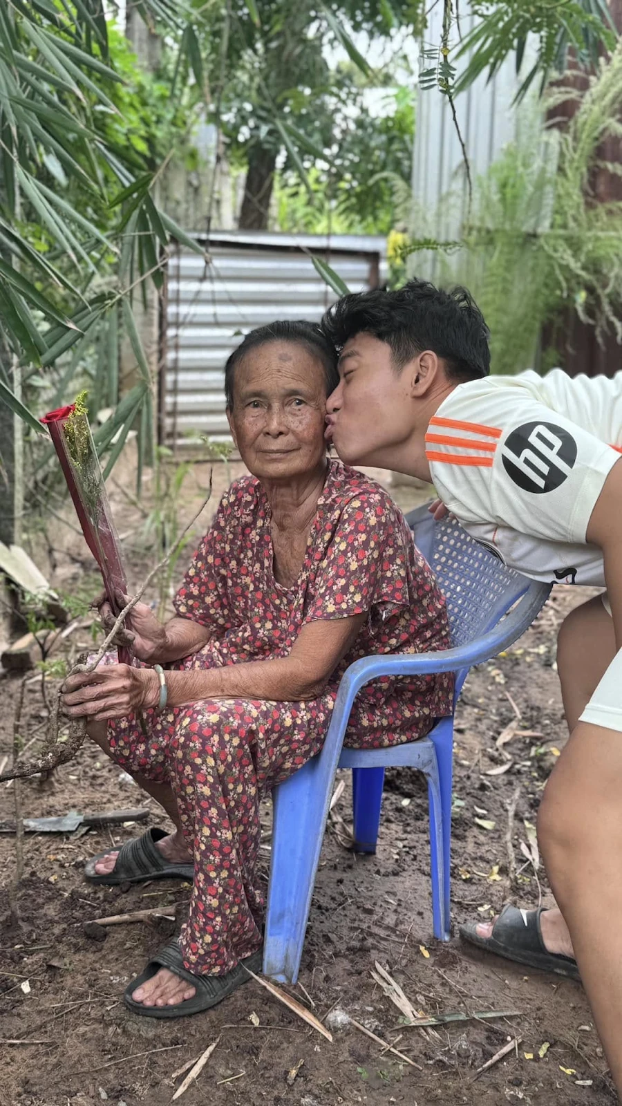 Tiktoker Trinh Trinh: Neighbor Le Tuan Khang has 3 personalities, extremely hot cross-dressing - Photo 4