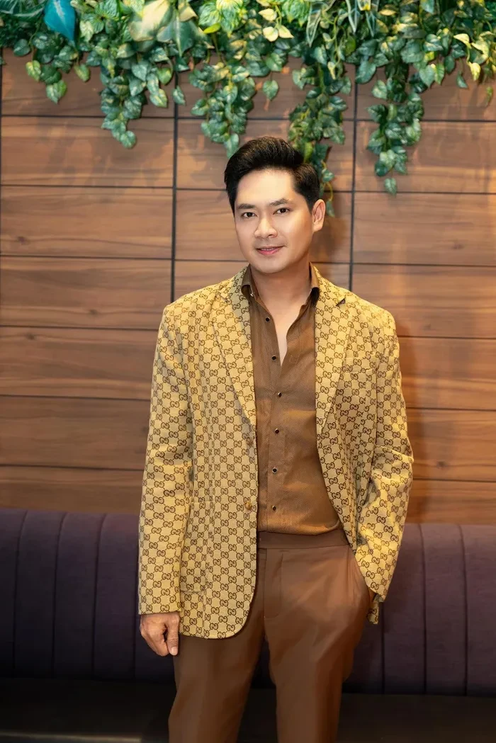 Tình cũ bị Lan Ngọc huỷ hôn lộ ảnh cưới, danh tính cô dâu gây xôn xao cõi mạng - Hình 3