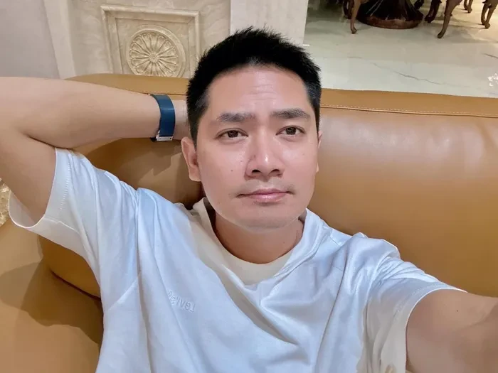 Tình cũ bị Lan Ngọc huỷ hôn lộ ảnh cưới, danh tính cô dâu gây xôn xao cõi mạng - Hình 2
