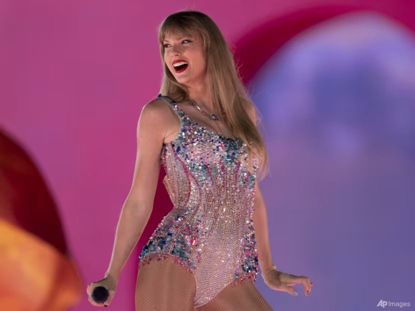 Lisa lặn lội qua Singapore không phải vì Taylor Swift, mà để dự concert SHINee - Hình 6