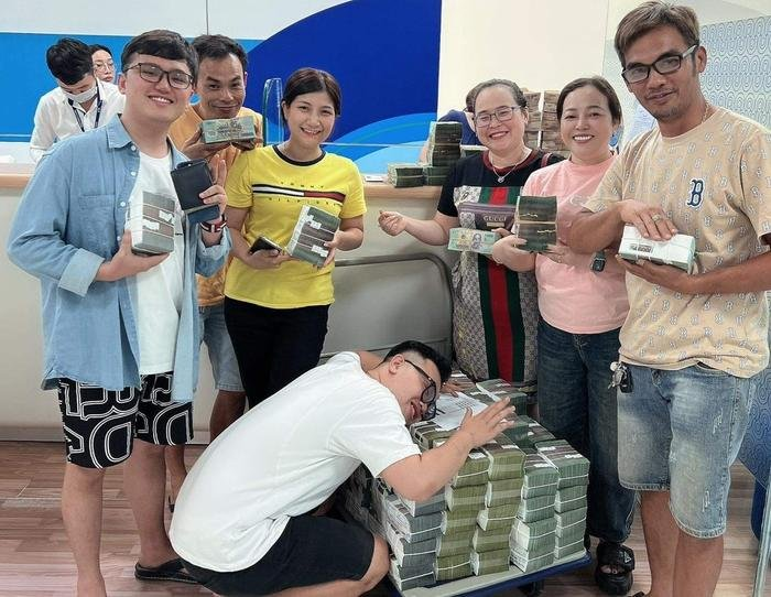 Người phụ nữ trúng vé số 34 tỷ đồng, tiền vô bao vác về nhà, chia đều cho anh em - Hình 4