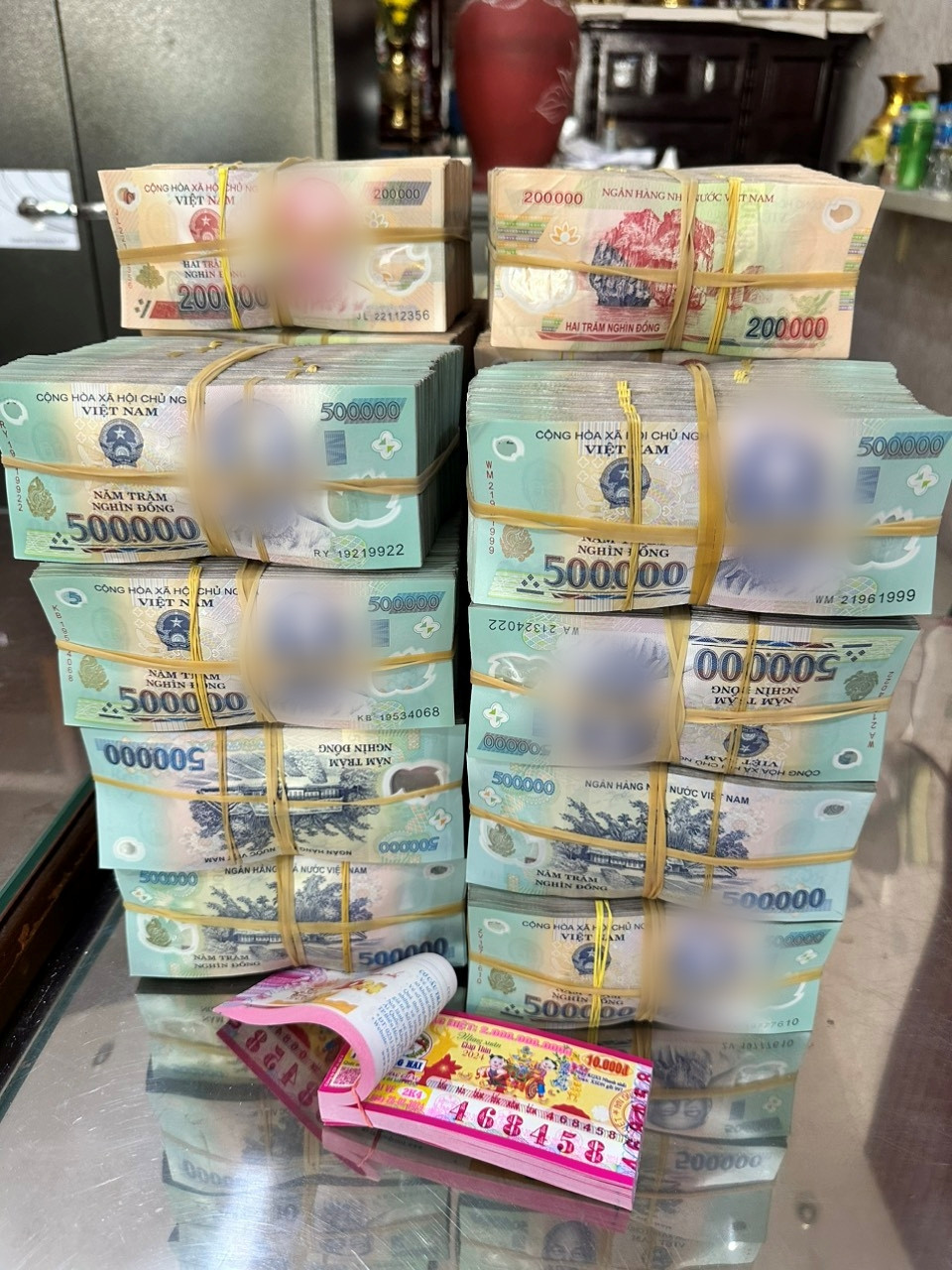 Người phụ nữ trúng vé số 34 tỷ đồng, tiền vô bao vác về nhà, chia đều cho anh em - Hình 5