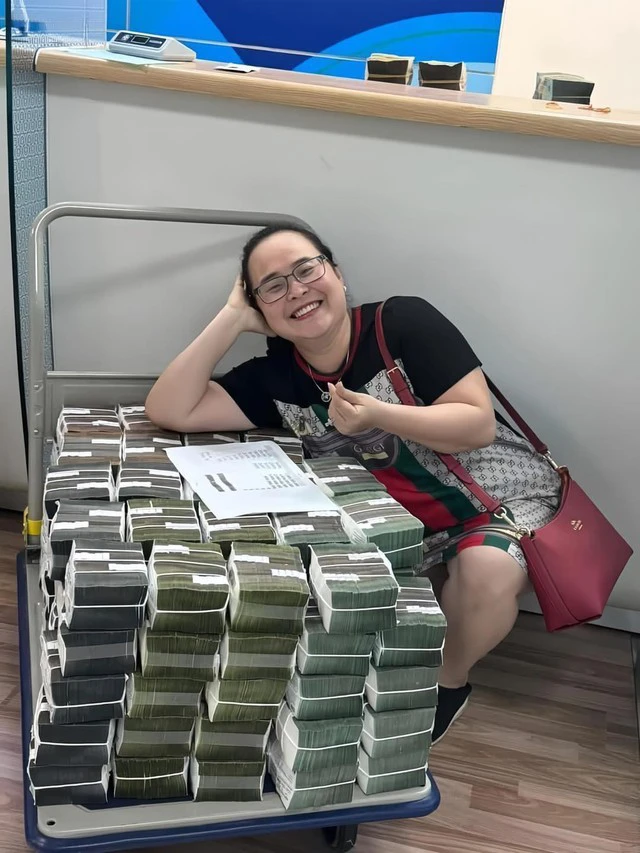Người phụ nữ trúng vé số 34 tỷ đồng, tiền vô bao vác về nhà, chia đều cho anh em - Hình 3