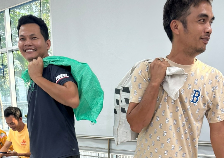 Người phụ nữ trúng vé số 34 tỷ đồng, tiền vô bao vác về nhà, chia đều cho anh em - Hình 6