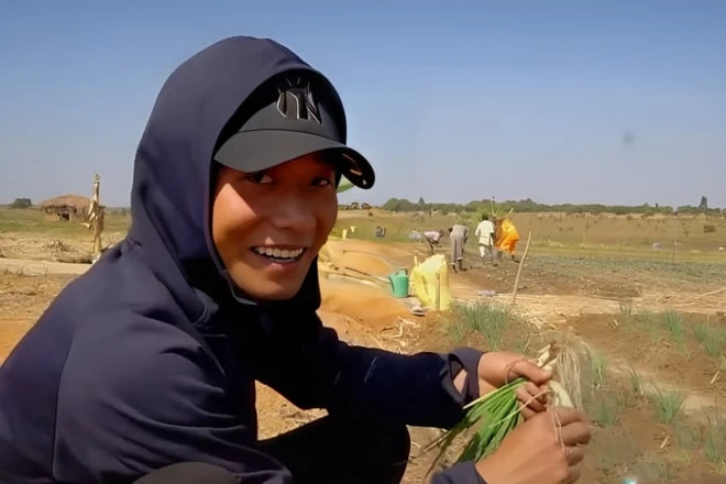 Nhà Quang Linh Vlog ở Nghệ An bỗng hot lại, soi tận kẽ phát hiện nội thất khủng - Hình 11