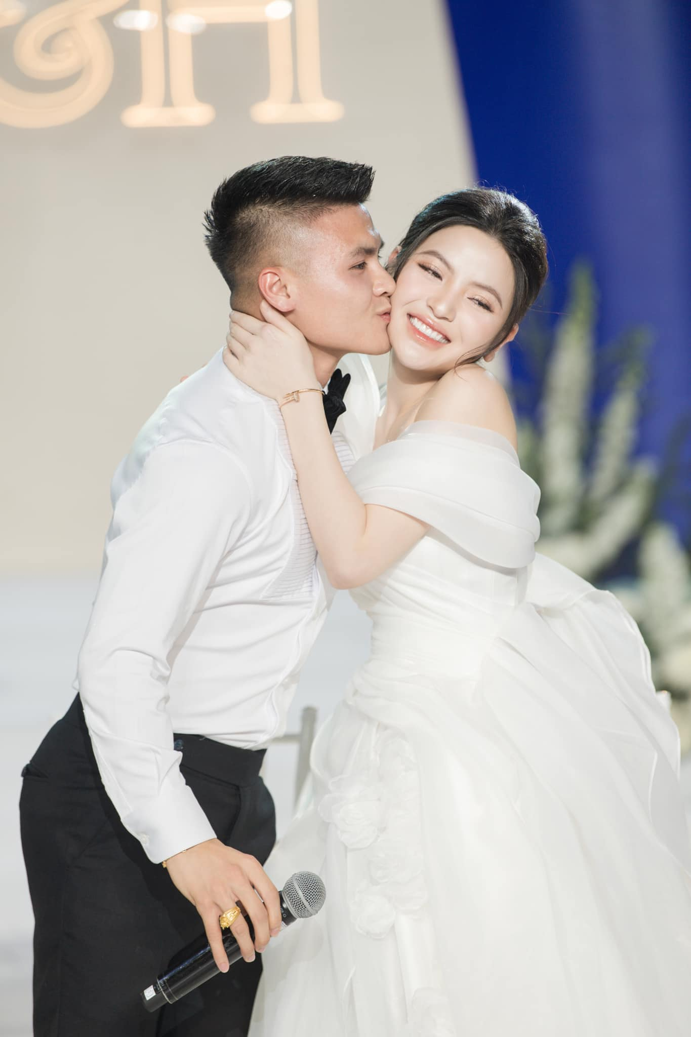 Vợ chồng Quang Hải lộ cảnh ướt át sau đám cưới, hé lộ điềm báo netizen xanh mặt - Hình 7