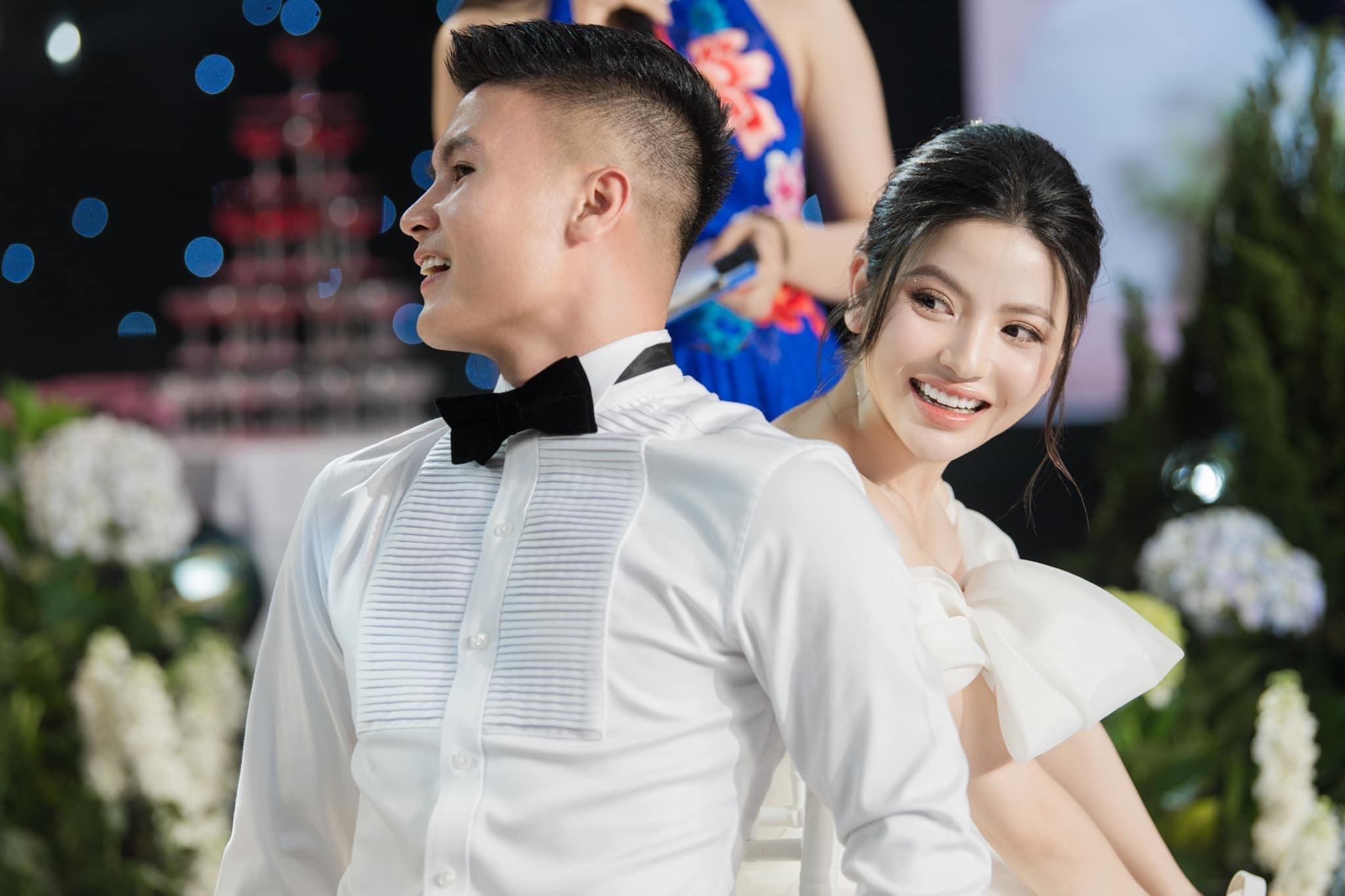 Vợ chồng Quang Hải lộ cảnh ướt át sau đám cưới, hé lộ điềm báo netizen xanh mặt - Hình 2