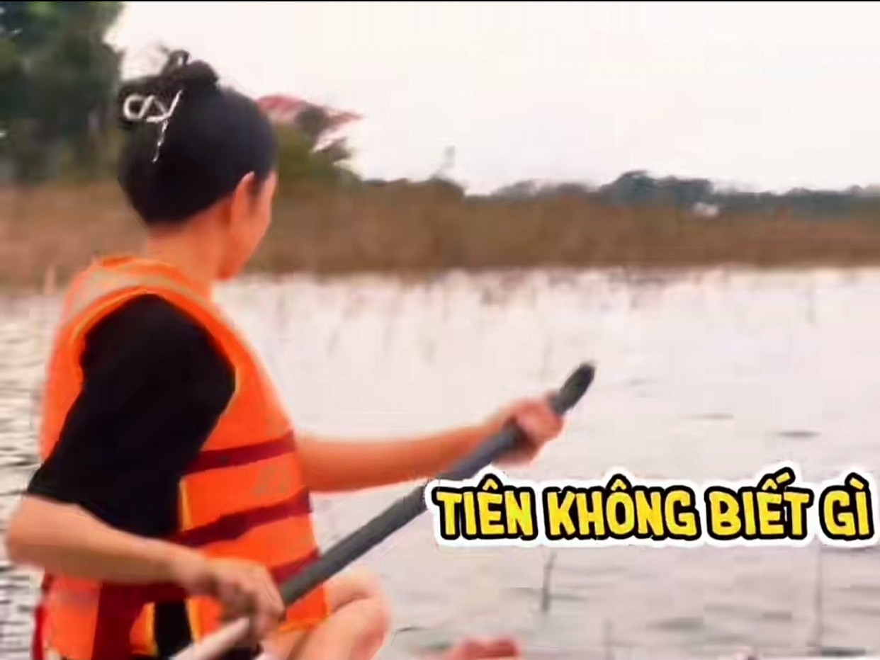 Thùy Tiên vừa được Quang Linh Vlogs chăm sóc đã bị chơi xỏ, CĐM cười ngất - Hình 4