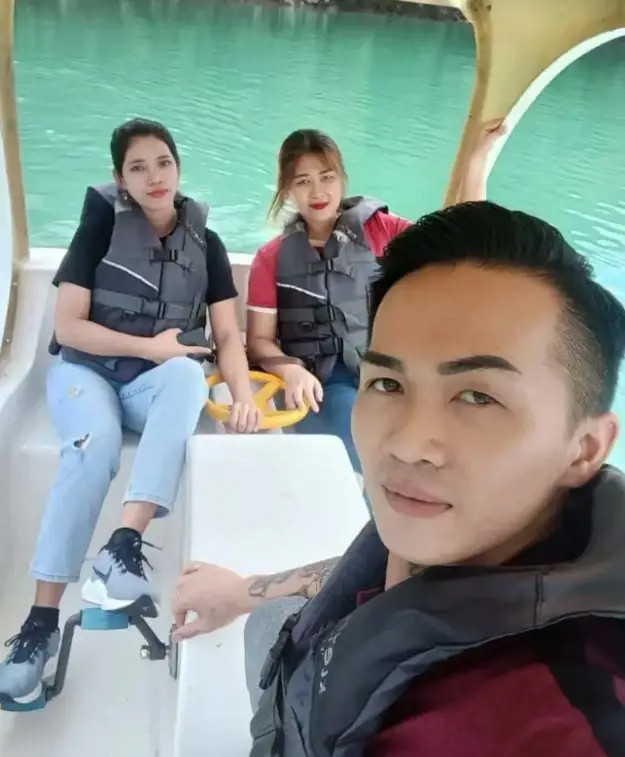 The guy married 2 wives at the same time: Lovers of 10 years, who hit love thunder - Photo 3