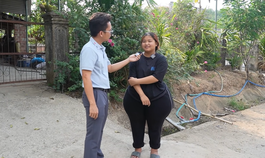 The girl owns oversized hips, up to 163 cm in size, which makes fans lament - Photo 4