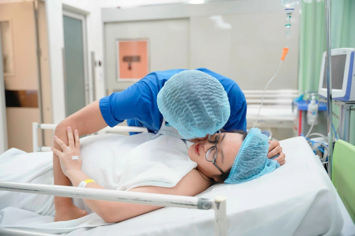 Quách Ngọc Tuyên chạy chữa cho con trai 5 tháng tuổi, mắc bệnh lạ mãi không khỏi - Hình 5