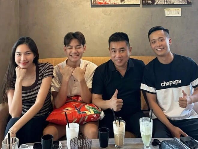 Thuy Tien posted the moment of holding hands with Quang Linh, causing the online community to be confused - Photo 10
