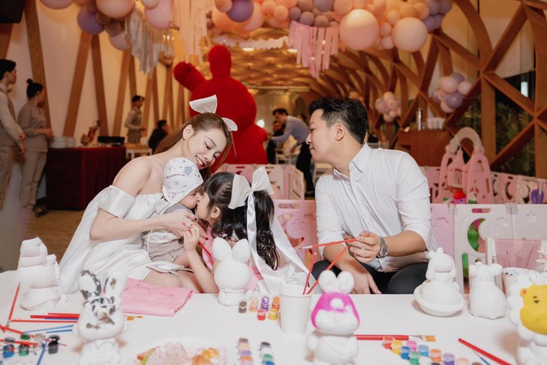 Trường Giang khoe con gái, nhan sắc thừa hưởng từ bố mẹ, khiến ai cũng trầm trồ - Hình 6
