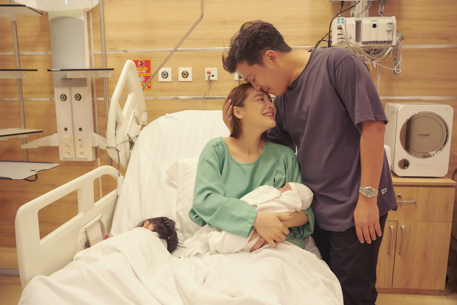 Trường Giang khoe con gái, nhan sắc thừa hưởng từ bố mẹ, khiến ai cũng trầm trồ - Hình 4