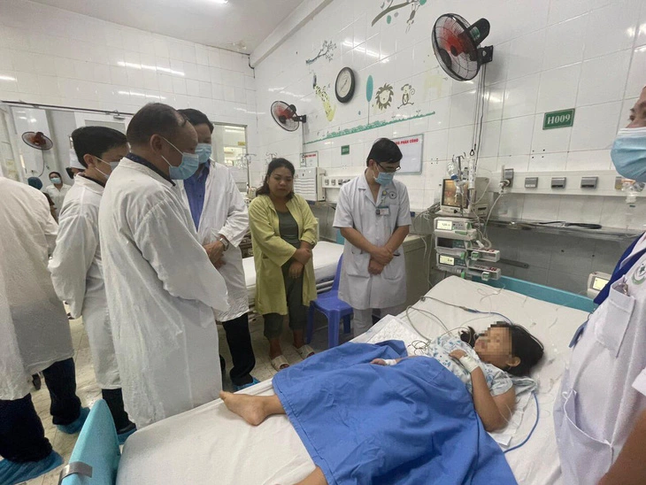 Bread poisoning case in Dong Nai: 555 people hospitalized, 2 cases very severe prognosis - Photo 4
