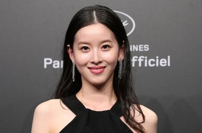 The popular milk tea hotgirl married a billionaire, gave birth 2 times, and her hair was gray and white at 30 - Photo 1