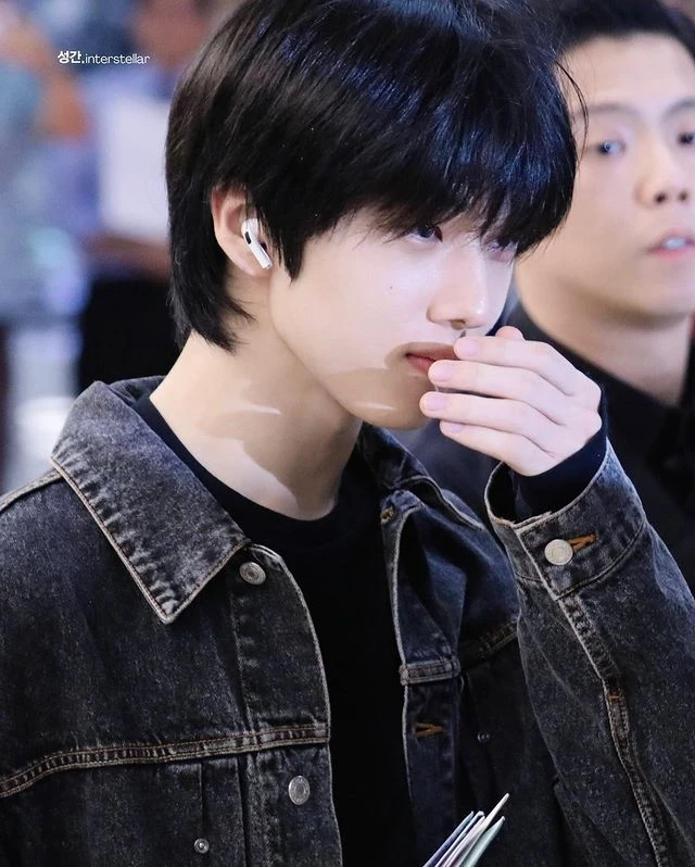 Jisung(NCT): Em út quyền lực nhà SM, ngã 3 lần trên sân khấu vẫn say sưa hát - Hình 2