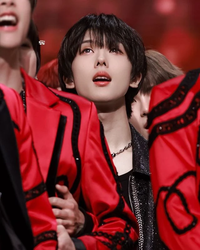 Jisung(NCT): Em út quyền lực nhà SM, ngã 3 lần trên sân khấu vẫn say sưa hát - Hình 9
