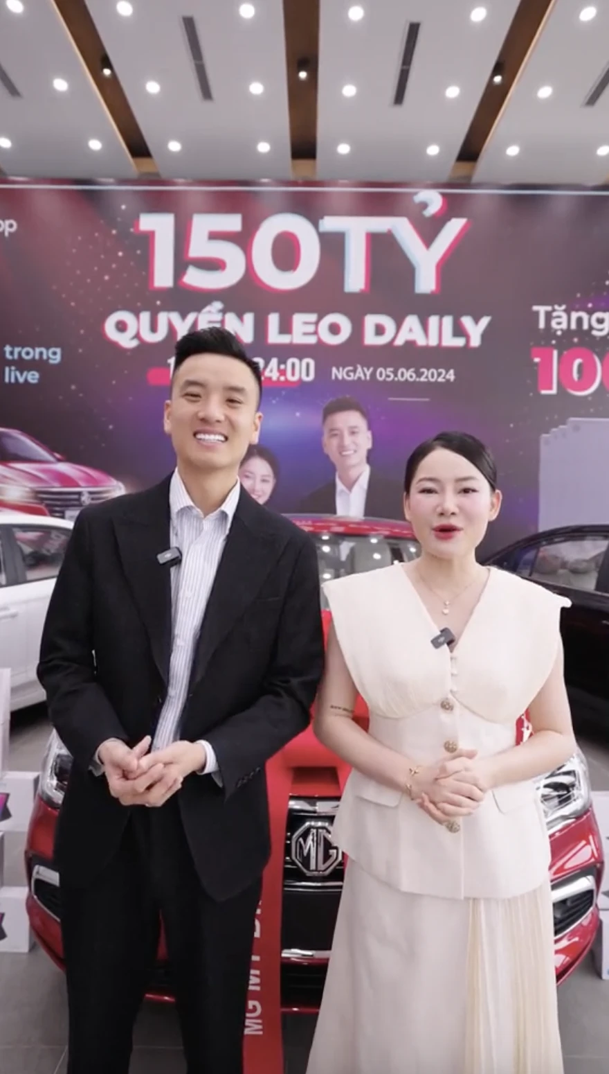 Quyen Leo Daily livestream donated a car, Vo Ha Linh fought a bloody battle with Rolls-Royce - Photo 3