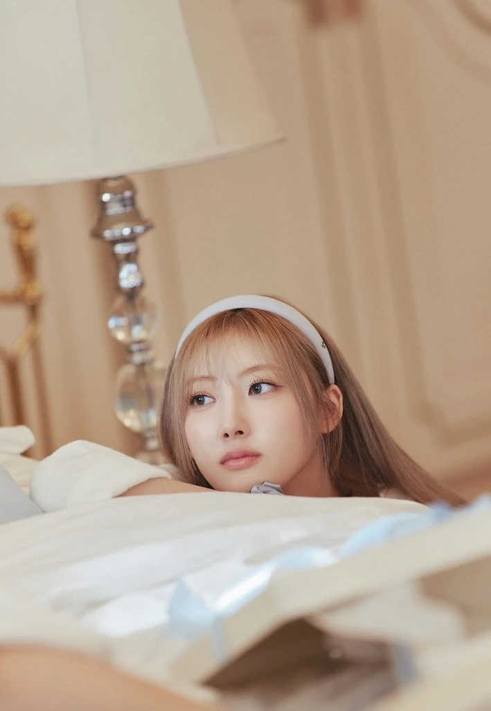 BABYMONSTER tung ảnh hậu trường quay MV, Chiquita làm liên tưởng đến Lisa - Hình 4
