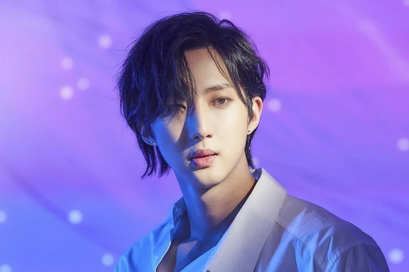 Hui thủ lĩnh toàn năng nhóm Pentagon, giọng hát khiến fan tan chảy - Hình 2