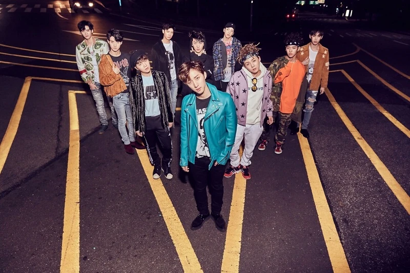 Hui thủ lĩnh toàn năng nhóm Pentagon, giọng hát khiến fan tan chảy - Hình 4