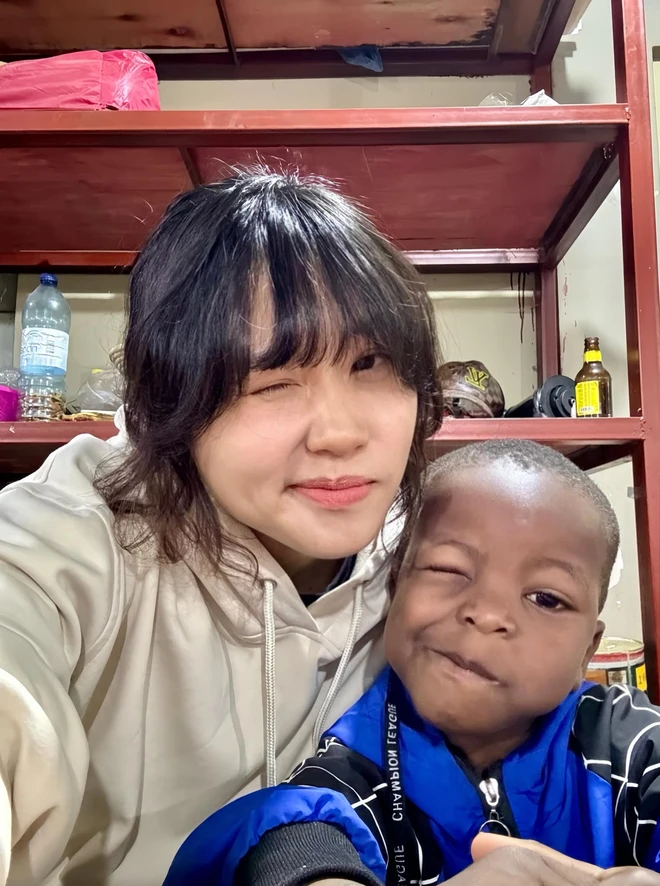 Lôi Con hoảng loạn khi về Angola, hớt hải tìm Quang linh, sợ hãi một điều này - Hình 4