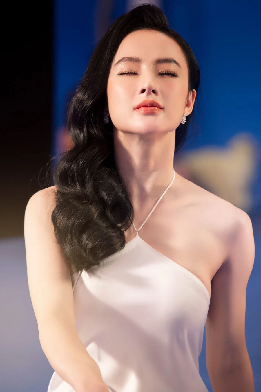Angela Phuong Trinh denied having an 8-year-old child, begging fans for 1 thing - Photo 6