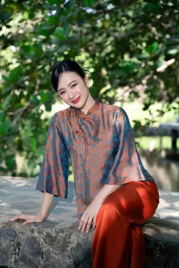 Angela Phuong Trinh denied having an 8-year-old child, begging fans for 1 thing - Photo 7