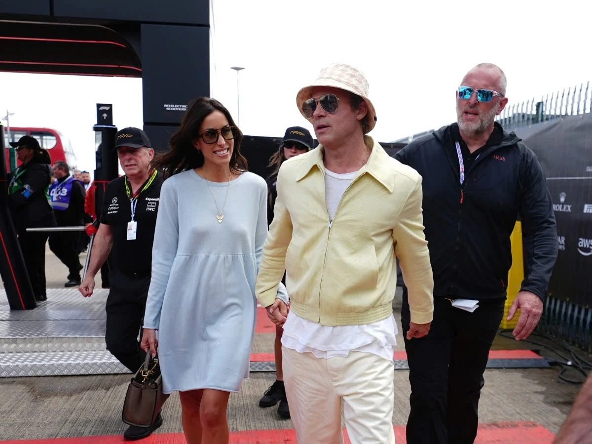 Bạn gái mới Brad Pitt sợ gặp Pax Thiên và các con Angelina Jolie, lý do tại sao? - Hình 4