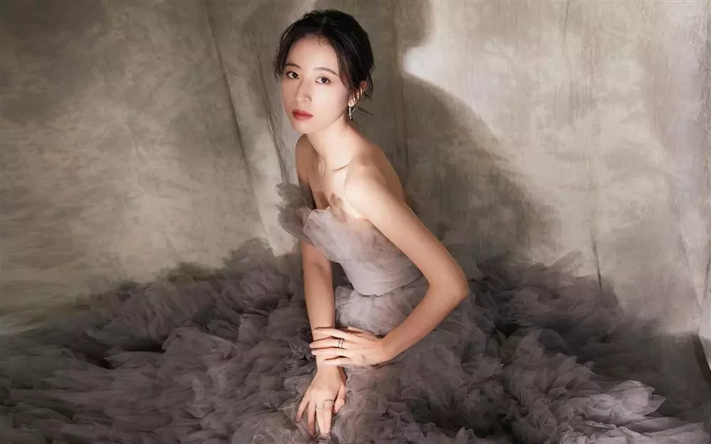 Chau Vu Dong: Saint bends the Cbiz screen, once entangled in dating news Tieu Chien - Photo 1