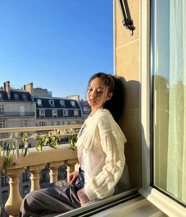Jennie xác nhận chuyện cạch mặt Lisa, bất ngờ bị người lạ khui bí mật nhiều năm? - Hình 4