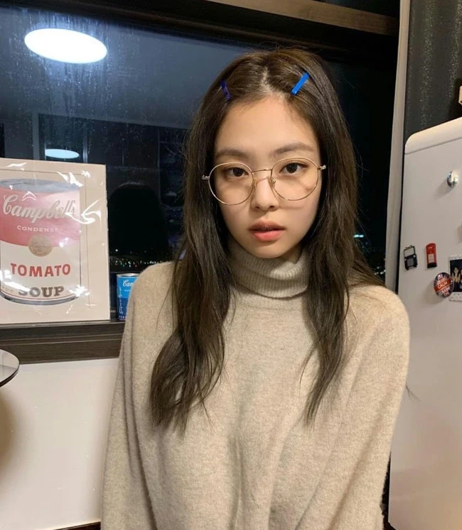 Jennie xác nhận chuyện cạch mặt Lisa, bất ngờ bị người lạ khui bí mật nhiều năm? - Hình 5