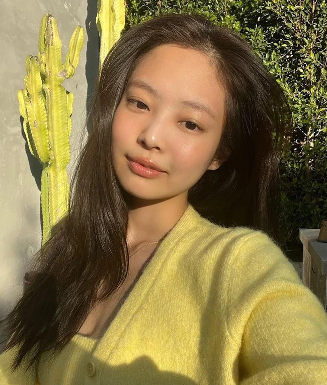 Jennie xác nhận chuyện cạch mặt Lisa, bất ngờ bị người lạ khui bí mật nhiều năm? - Hình 6