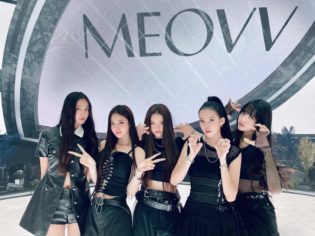 MEOVV lần đầu hát live bị nhận xét nhạt nhòa, 1 thành viên cứu cả nhóm - Hình 1