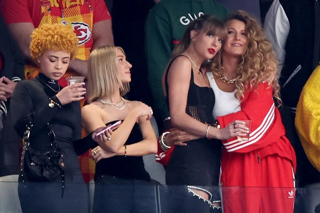 Selena Gomez is suspected of turning back with Taylor Swift, 2 female billionaires have stopped playing? - Photo 1