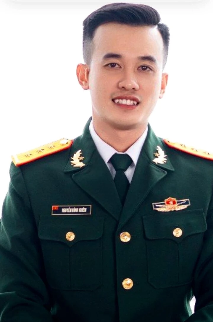 Thượng úy Nguyễn Đình Khiêm: Chiến sĩ hy sinh trong bão, ra đi để lại vợ đau đớn - Hình 2