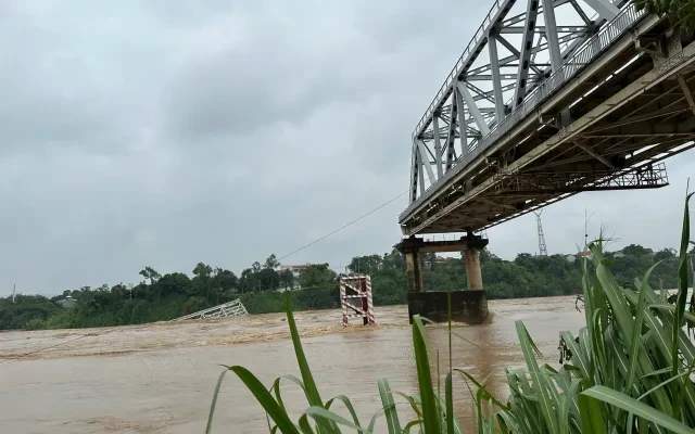 Vụ cầu Phong Châu: 1 nữ sinh về chơi thì gặp nạn, xót xa lời kể của người thân - Hình 5