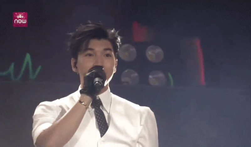 HIEUTHUHAI makes the stage wet, fans scream hoarsely because of the 2-word pass? - Photo 1