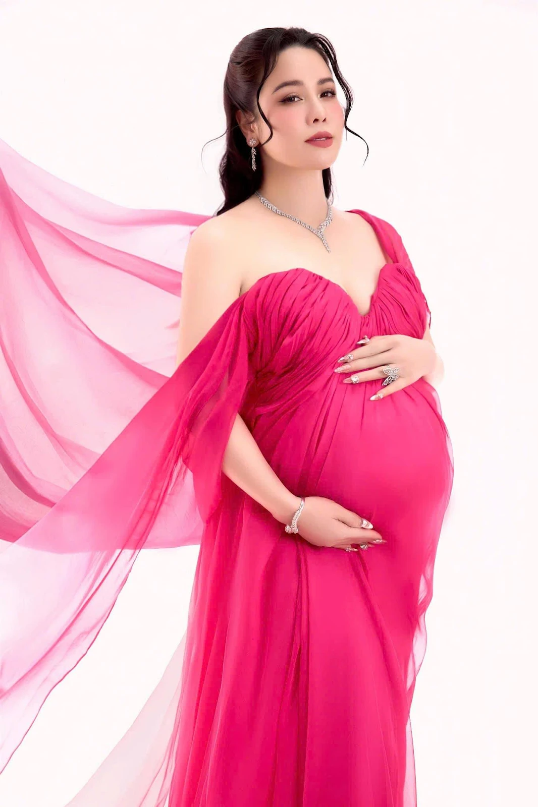 Nhật Kim Anh sinh con 1 mình, không có cha vẫn hạnh phúc, lộ hậu phương duy nhất - Hình 3
