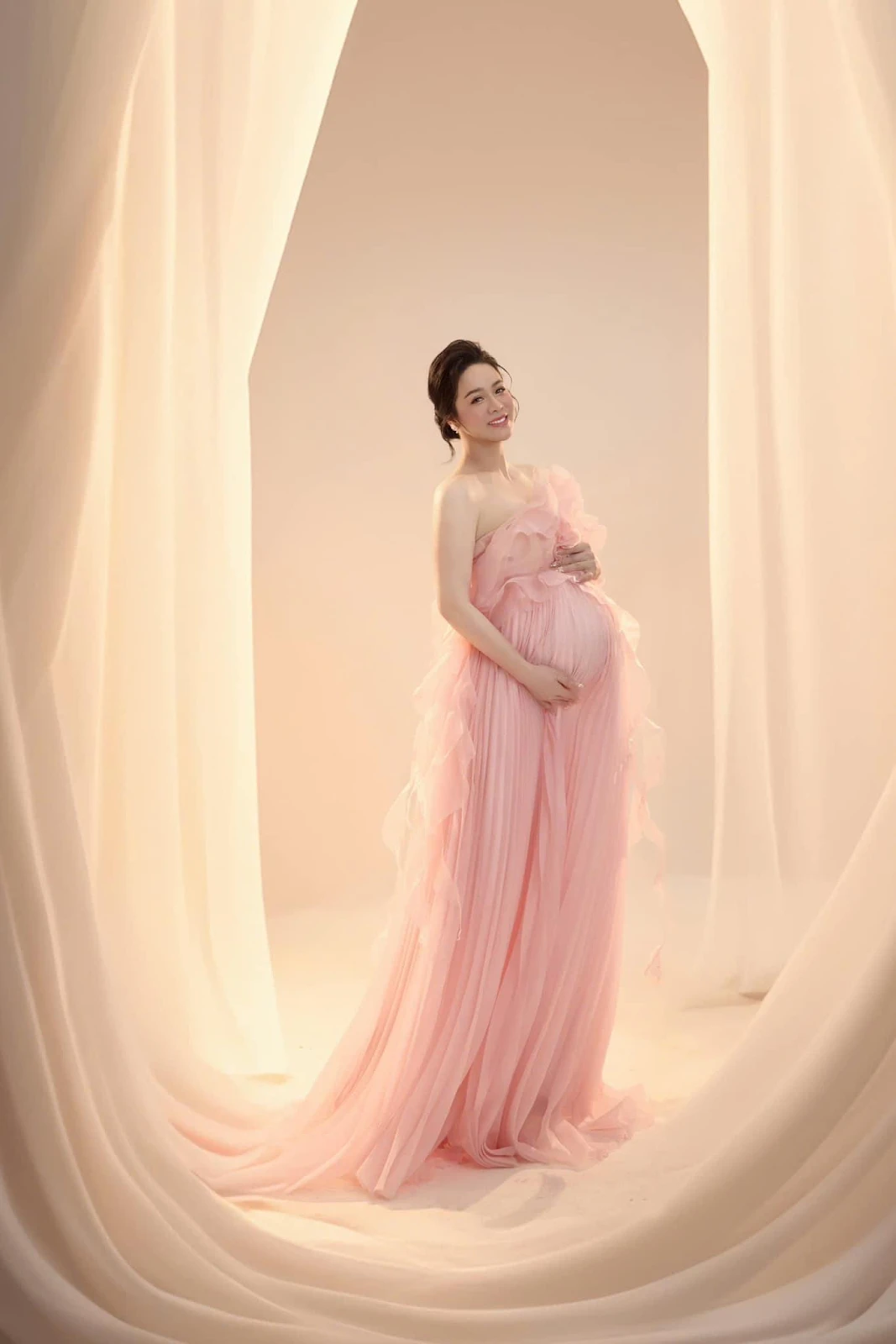 Nhật Kim Anh sinh con 1 mình, không có cha vẫn hạnh phúc, lộ hậu phương duy nhất - Hình 1