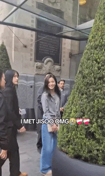 Jisoo Blackpink vô tình để lộ da nhăn nheo già chát, Rosé bị sao nữ hại lần 2 - Hình 2