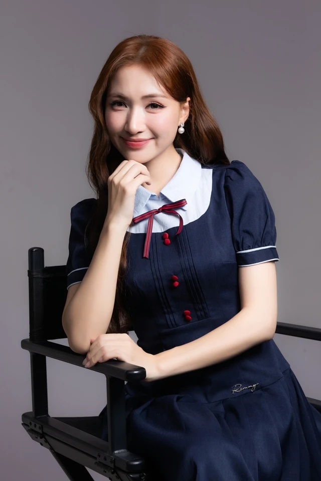 Hoà Minzy nửa đêm trốn ra khỏi nhà, đi đến tâm lũ cứu trợ ai cũng sốc - Hình 6