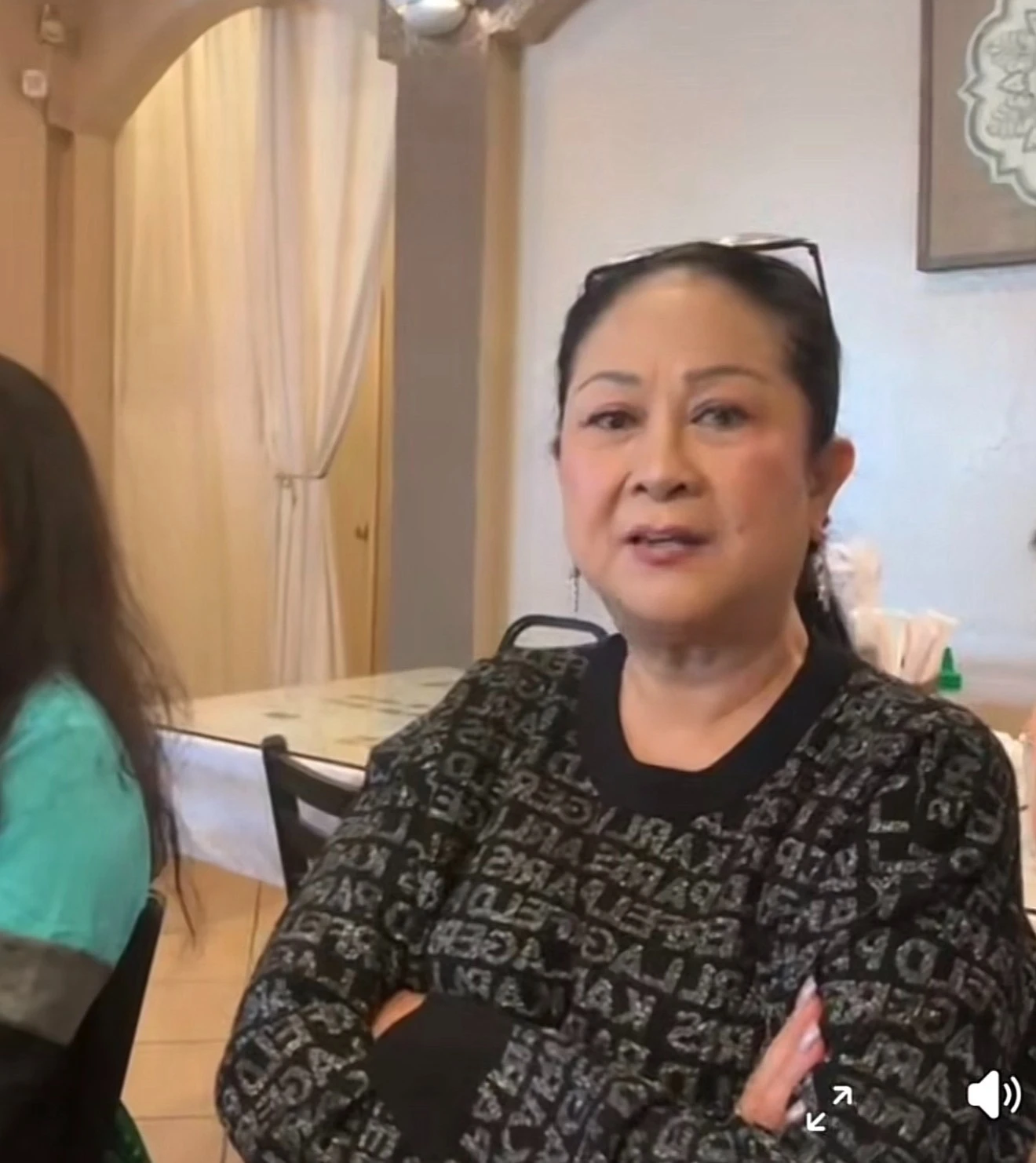 Bà Phương Hằng khóc kể anh chị em bạc tình, chị ruột đáp trả cực căng - Hình 6