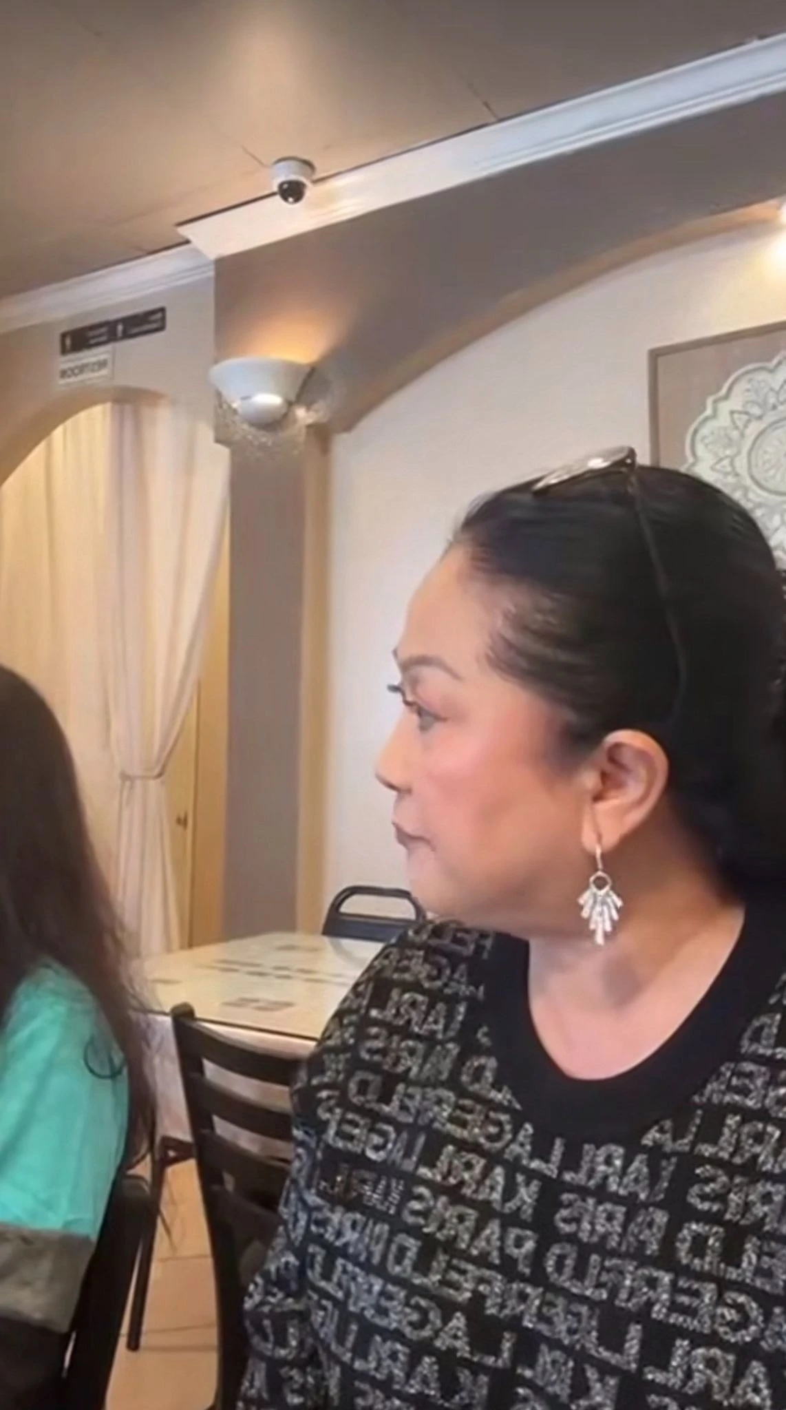 Bà Phương Hằng khóc kể anh chị em bạc tình, chị ruột đáp trả cực căng - Hình 4